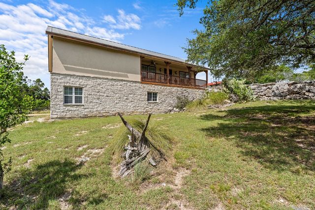 320 Spicer Loop, Kerrville, TX 78028
