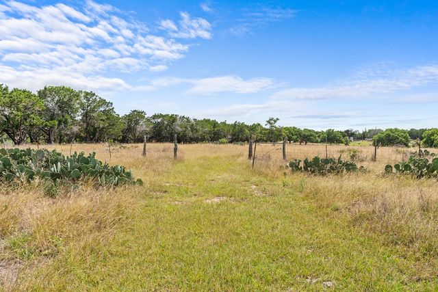320 Spicer Loop, Kerrville, TX 78028