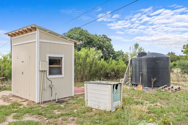 320 Spicer Loop, Kerrville, TX 78028