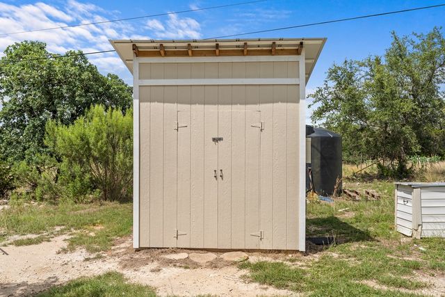 320 Spicer Loop, Kerrville, TX 78028