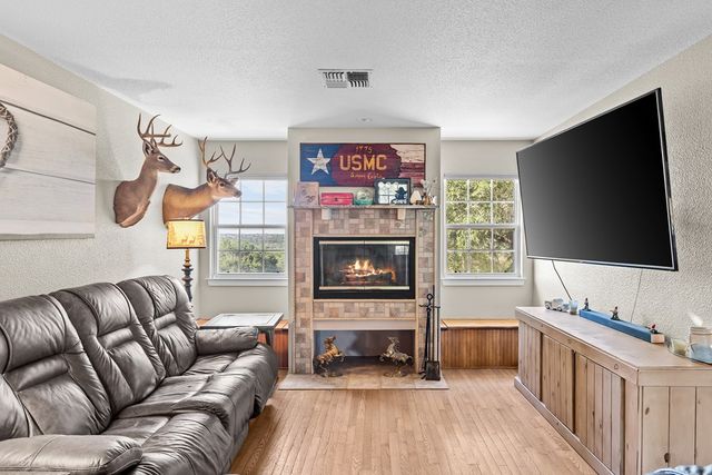 320 Spicer Loop, Kerrville, TX 78028