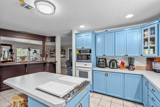 320 Spicer Loop, Kerrville, TX 78028