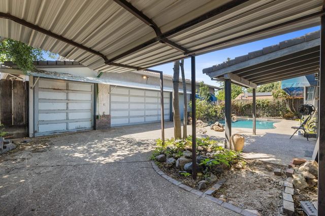 1131 Eagle Ln, Manteca, CA 95337