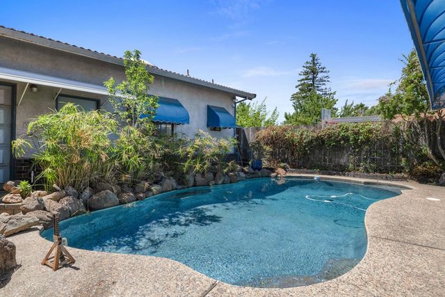 1131 Eagle Ln, Manteca, CA 95337