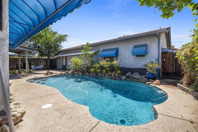 1131 Eagle Ln, Manteca, CA 95337