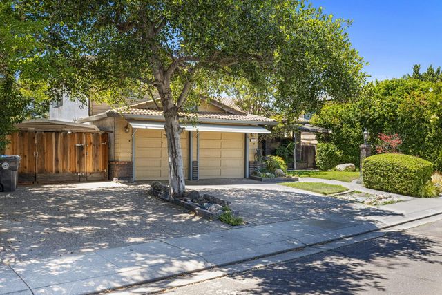 1131 Eagle Ln, Manteca, CA 95337