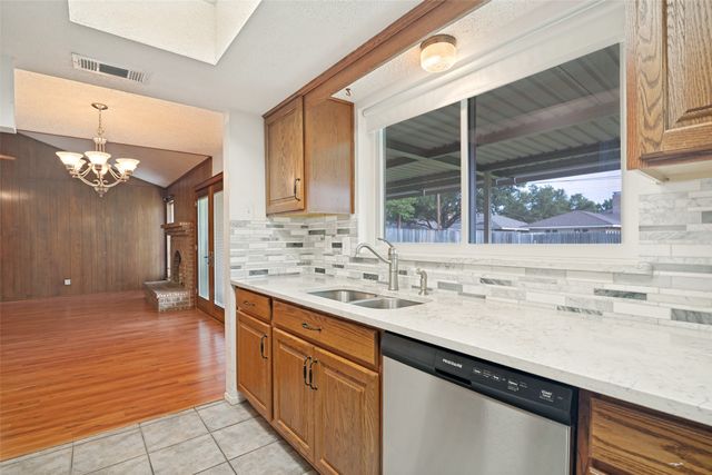 527 Dinalynn Street, Mesquite, TX 75149