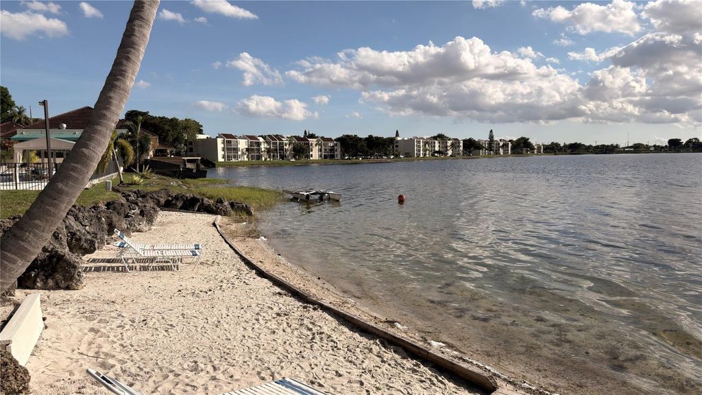 110 Lake Emerald Drive 107, Oakland Park, FL 33309