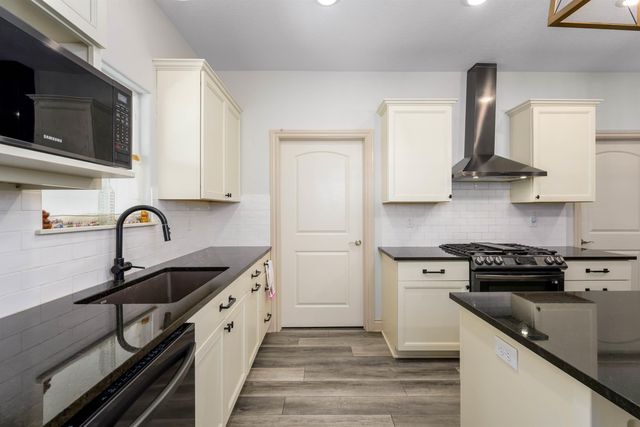 6733 E Central Park Ave, Bel Aire, KS 67226