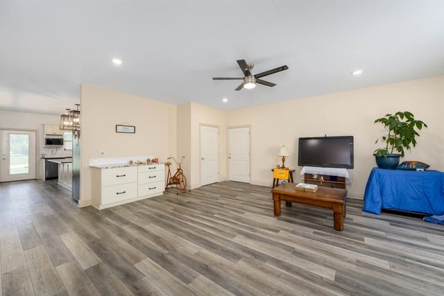 6733 E Central Park Ave, Bel Aire, KS 67226