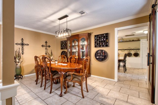 54 Royal Oak Circle, Lake Jackson, TX 77566