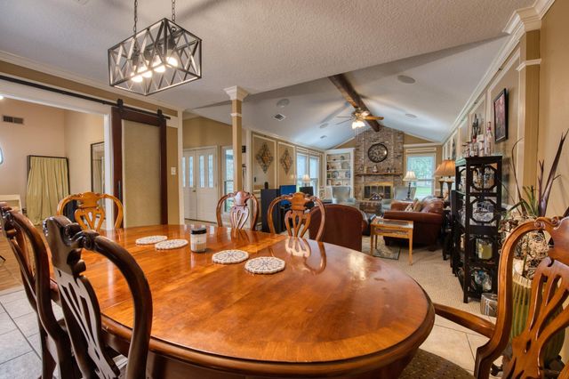 54 Royal Oak Circle, Lake Jackson, TX 77566