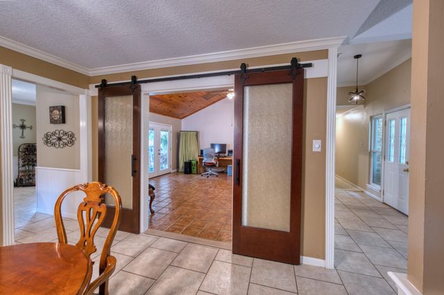 54 Royal Oak Circle, Lake Jackson, TX 77566