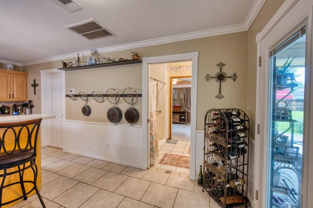 54 Royal Oak Circle, Lake Jackson, TX 77566