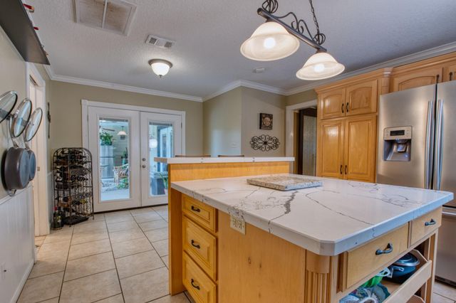54 Royal Oak Circle, Lake Jackson, TX 77566
