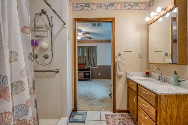 54 Royal Oak Circle, Lake Jackson, TX 77566
