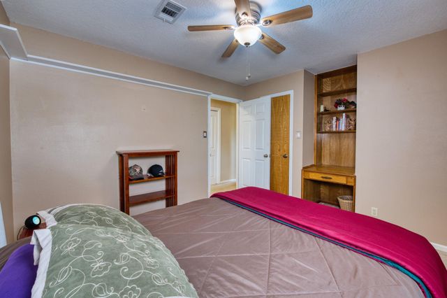54 Royal Oak Circle, Lake Jackson, TX 77566