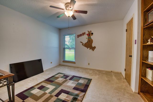 54 Royal Oak Circle, Lake Jackson, TX 77566