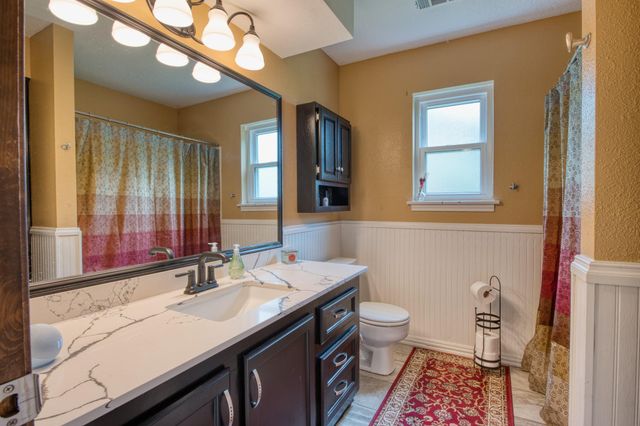 54 Royal Oak Circle, Lake Jackson, TX 77566