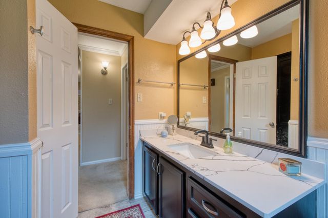 54 Royal Oak Circle, Lake Jackson, TX 77566