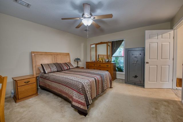 54 Royal Oak Circle, Lake Jackson, TX 77566