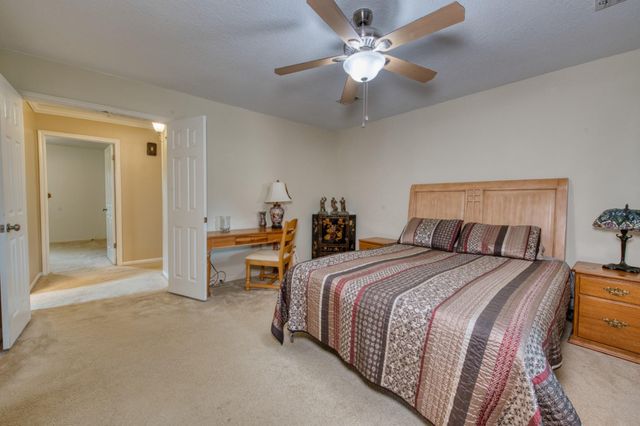 54 Royal Oak Circle, Lake Jackson, TX 77566