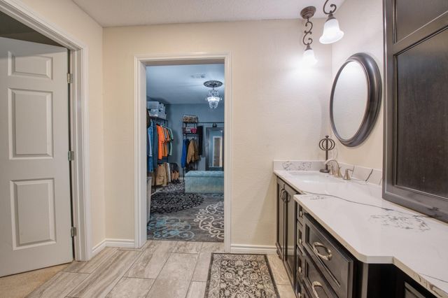 54 Royal Oak Circle, Lake Jackson, TX 77566