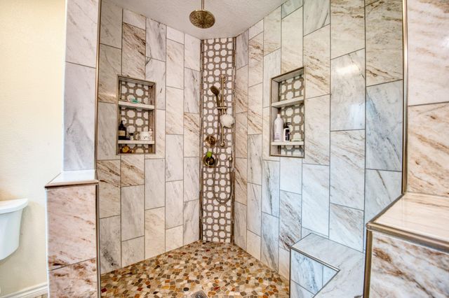 54 Royal Oak Circle, Lake Jackson, TX 77566