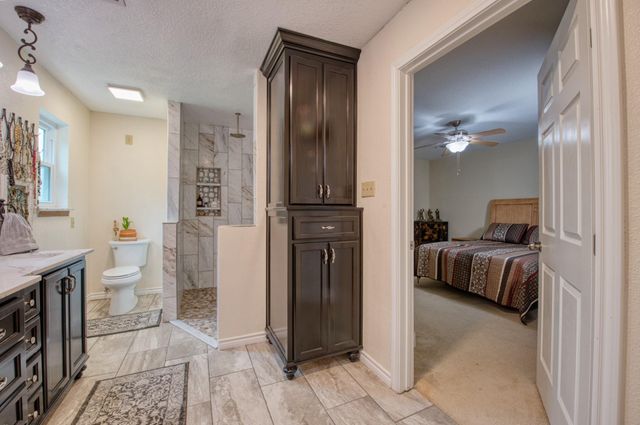 54 Royal Oak Circle, Lake Jackson, TX 77566