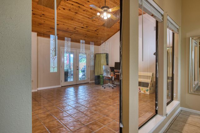 54 Royal Oak Circle, Lake Jackson, TX 77566