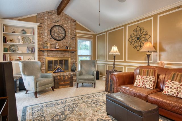 54 Royal Oak Circle, Lake Jackson, TX 77566