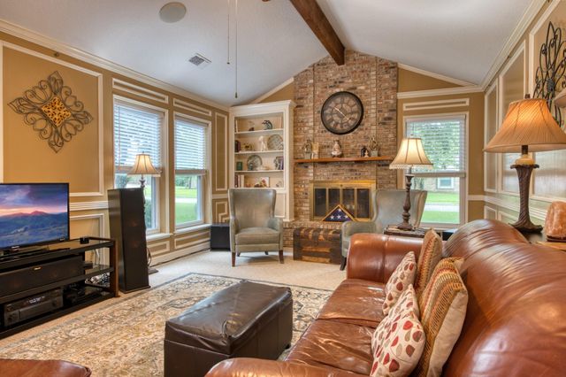 54 Royal Oak Circle, Lake Jackson, TX 77566