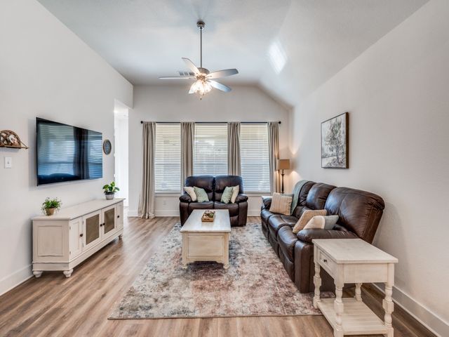 1808 Pelham Drive, Aubrey, TX 76227