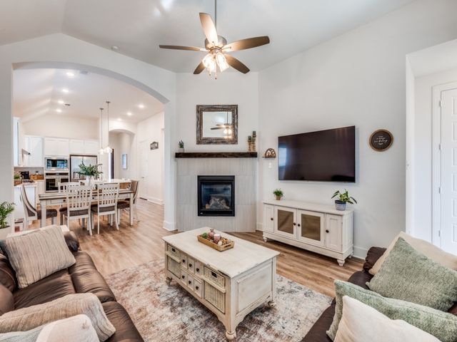 1808 Pelham Drive, Aubrey, TX 76227