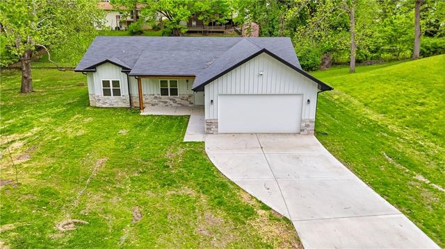 2944 N Highland Street, Avondale, MO 64117