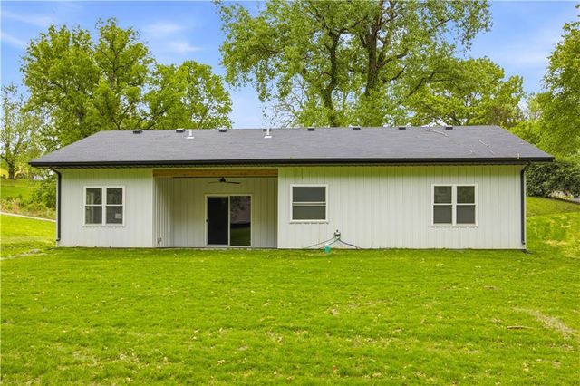2944 N Highland Street, Avondale, MO 64117