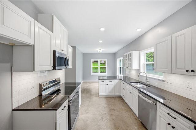 2944 N Highland Street, Avondale, MO 64117
