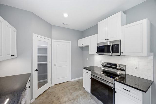 2944 N Highland Street, Avondale, MO 64117