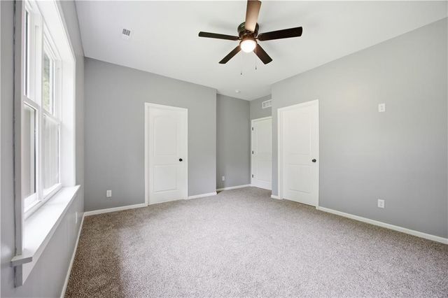2944 N Highland Street, Avondale, MO 64117