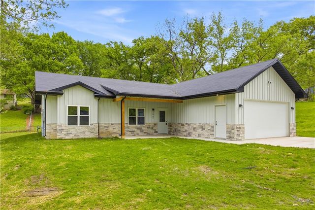 2944 N Highland Street, Avondale, MO 64117