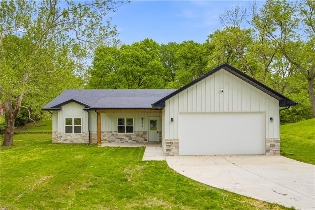 2944 N Highland Street, Avondale, MO 64117