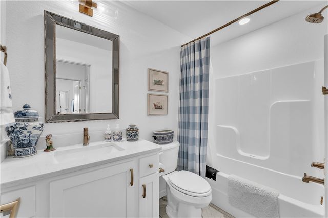 221 S Nightfall Avenue, Farmington, AR 72730