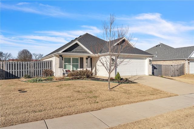 221 S Nightfall Avenue, Farmington, AR 72730