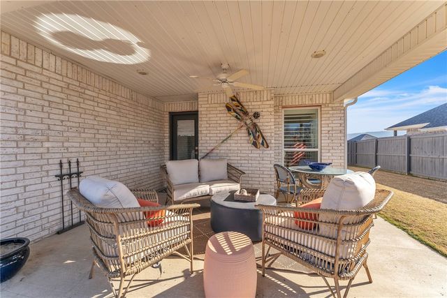 221 S Nightfall Avenue, Farmington, AR 72730