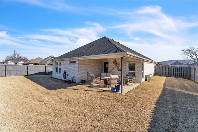 221 S Nightfall Avenue, Farmington, AR 72730