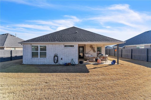 221 S Nightfall Avenue, Farmington, AR 72730