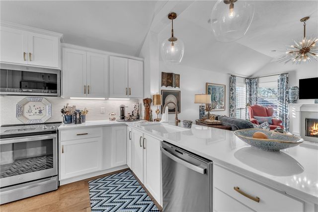 221 S Nightfall Avenue, Farmington, AR 72730