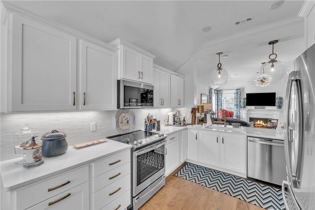 221 S Nightfall Avenue, Farmington, AR 72730