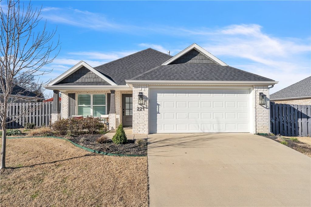 221 S Nightfall Avenue, Farmington, AR 72730