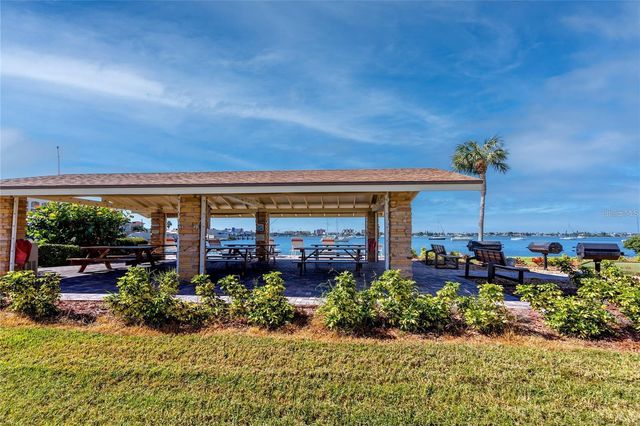 4550 COVE CIRCLE 205, St Petersburg, FL 33708